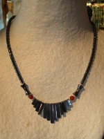 Collier h&eacute;matite