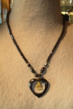 Collier h&eacute;matite
