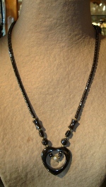 Collier h&eacute;matite